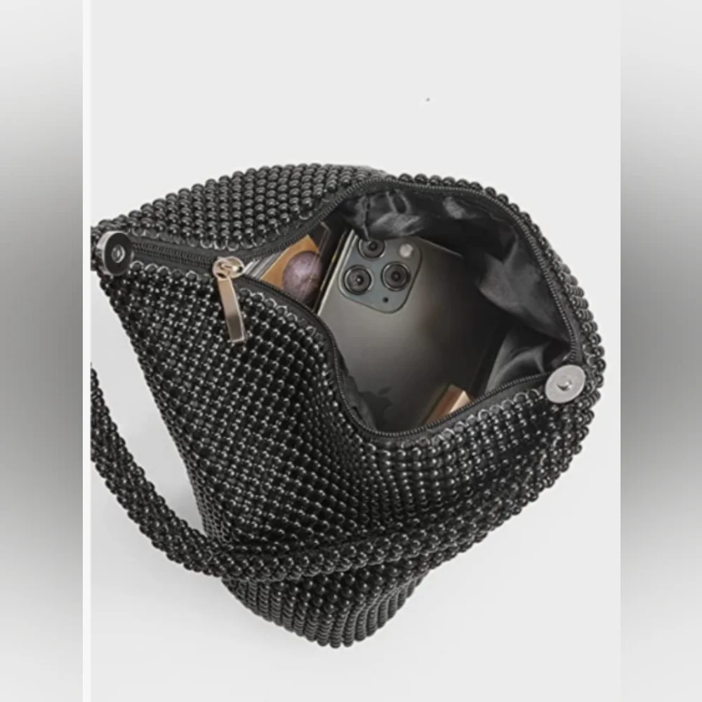 BLACK BEADED WRISTLET - Picture 5 of 6